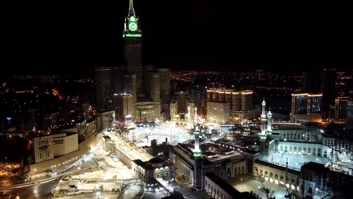 المسجد الحرام وبرج الساعة الملكي بمكة